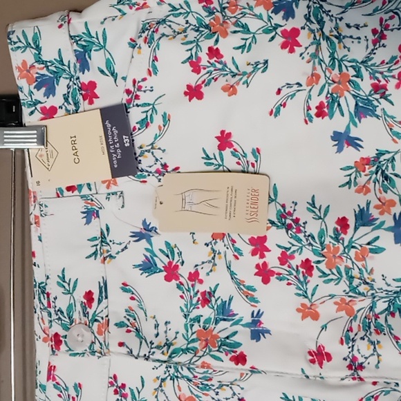 St. John's Bay Flowered Capri Pants Size 16 NWT - Picture 5 of 5